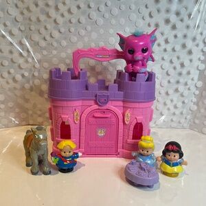 LITTLE PEOPLE FISHER PRICE PLAY AND N GO 🏰CASTLE